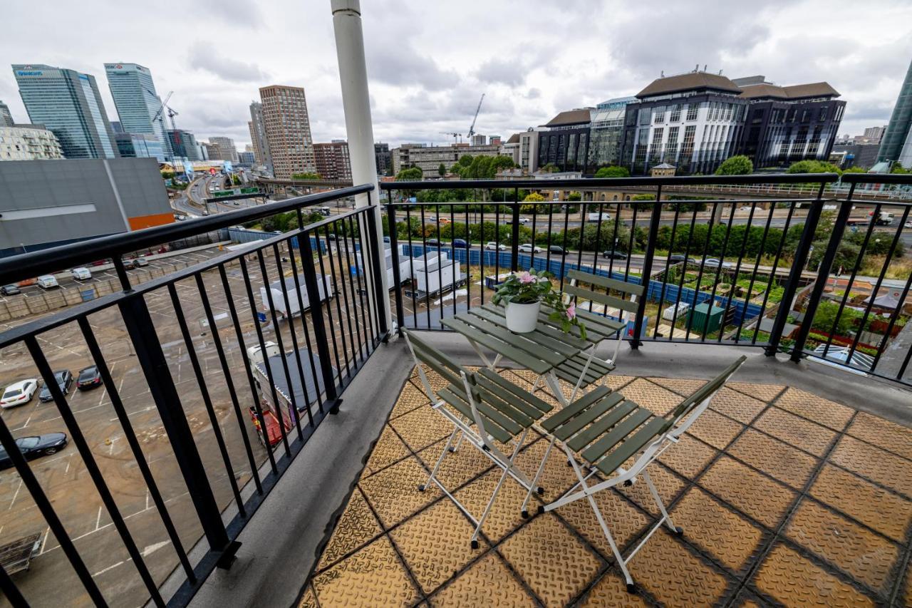 Two Bed Apartment Near Canary Wharf London Exterior foto