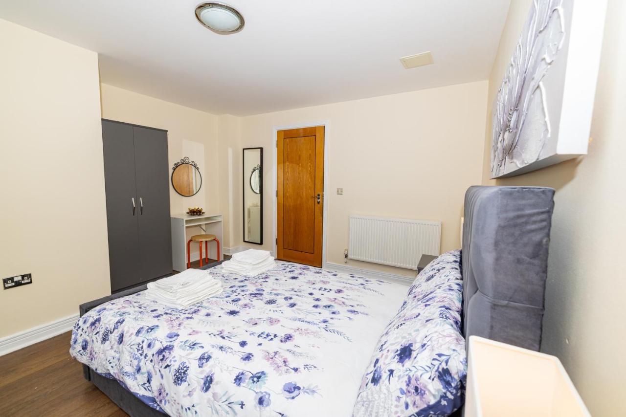 Two Bed Apartment Near Canary Wharf London Exterior foto