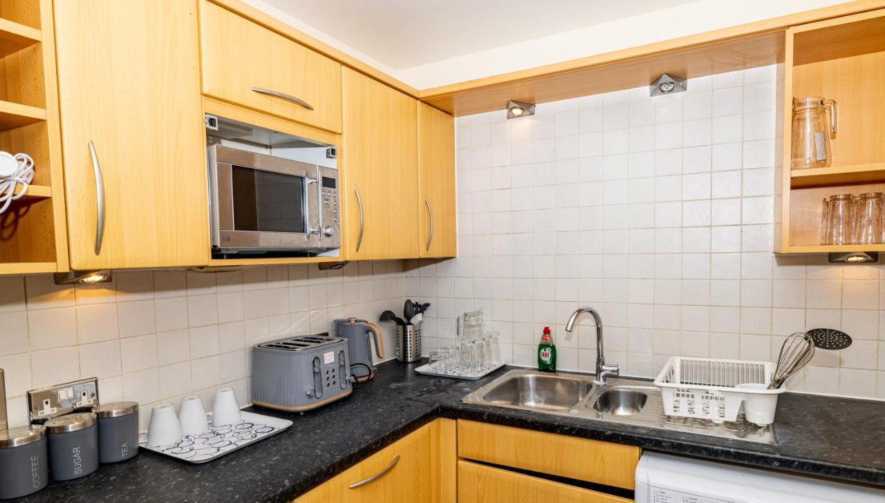 Two Bed Apartment Near Canary Wharf London Exterior foto