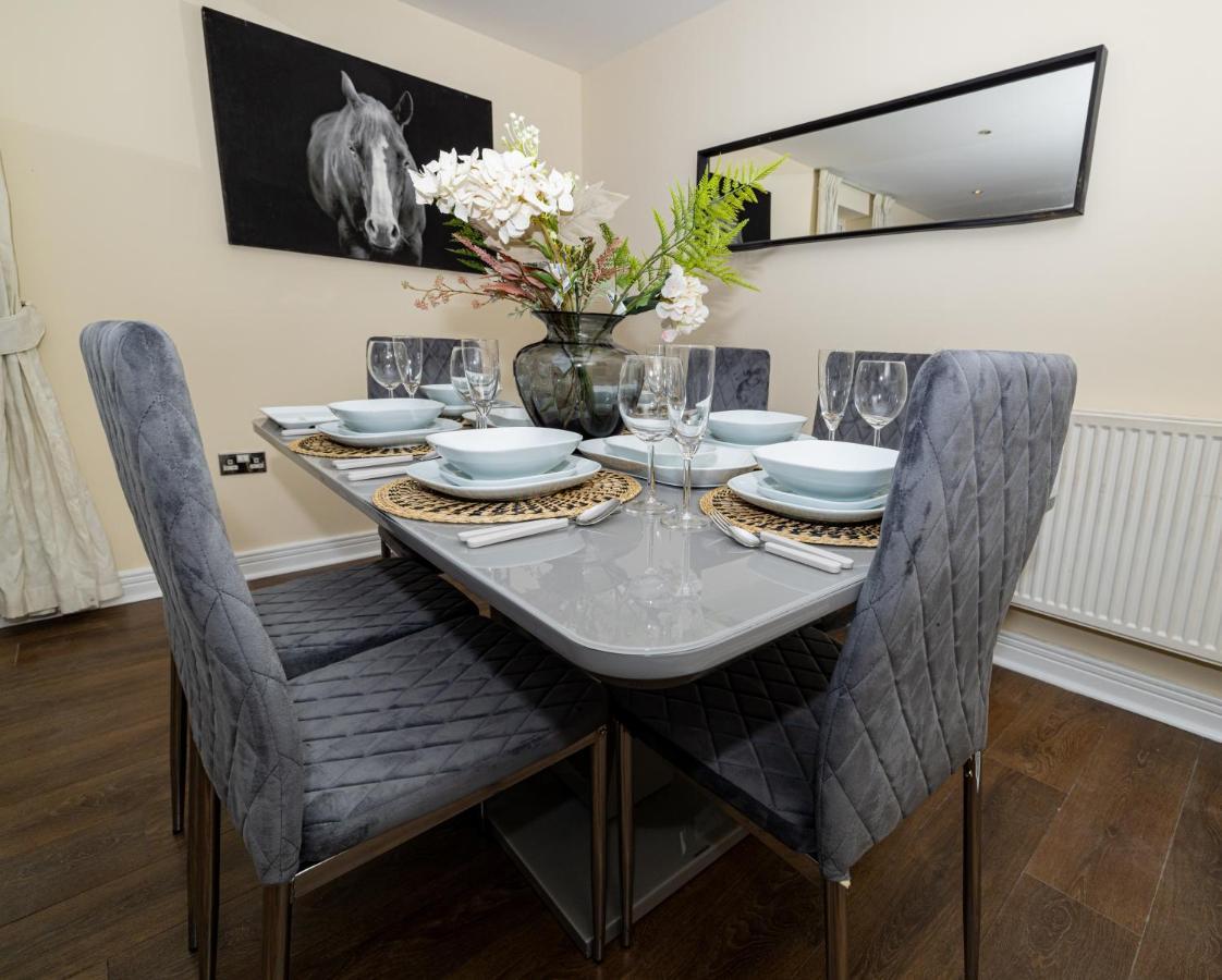 Two Bed Apartment Near Canary Wharf London Exterior foto