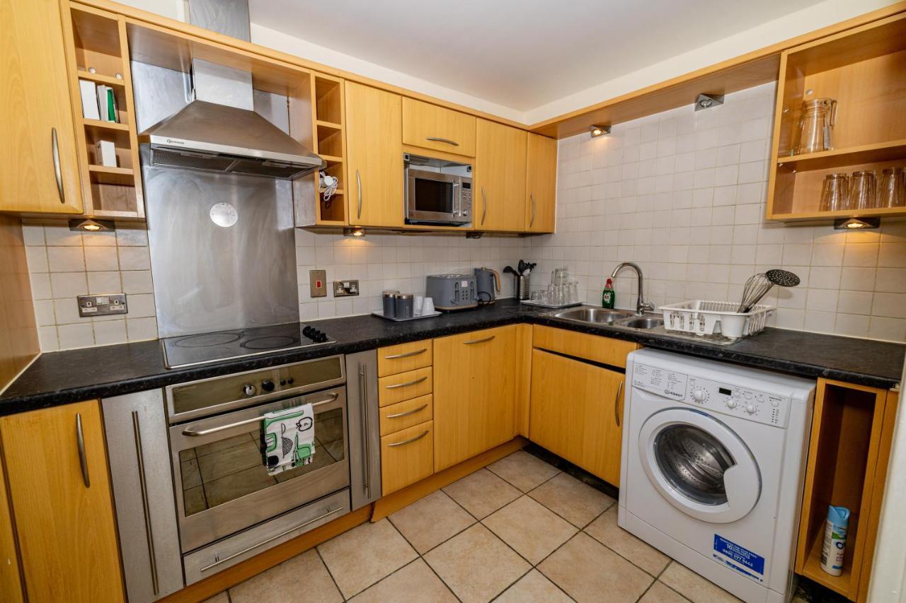 Two Bed Apartment Near Canary Wharf London Exterior foto