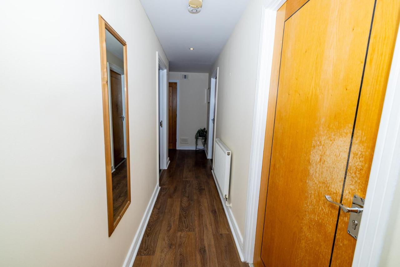 Two Bed Apartment Near Canary Wharf London Exterior foto