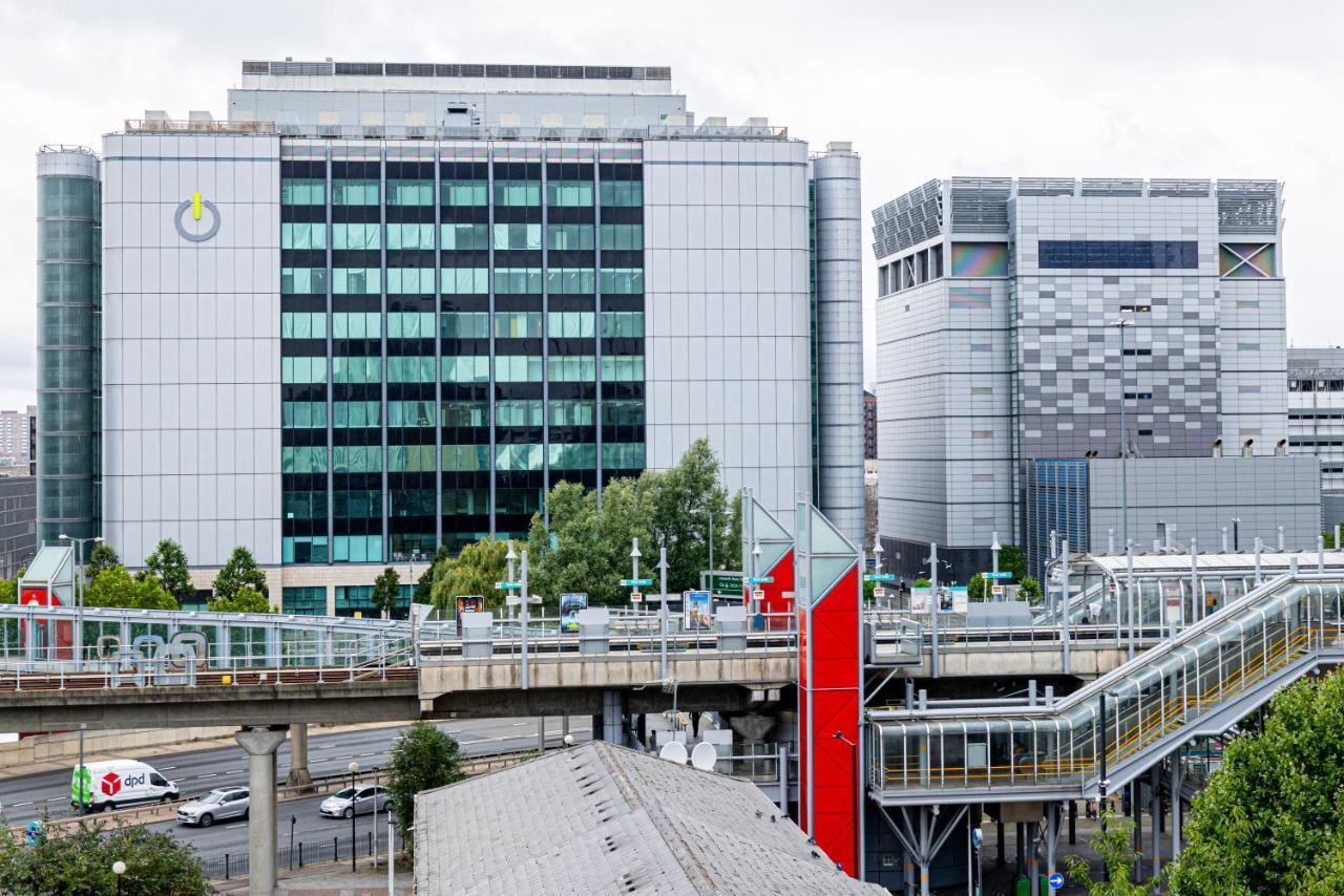 Two Bed Apartment Near Canary Wharf London Exterior foto