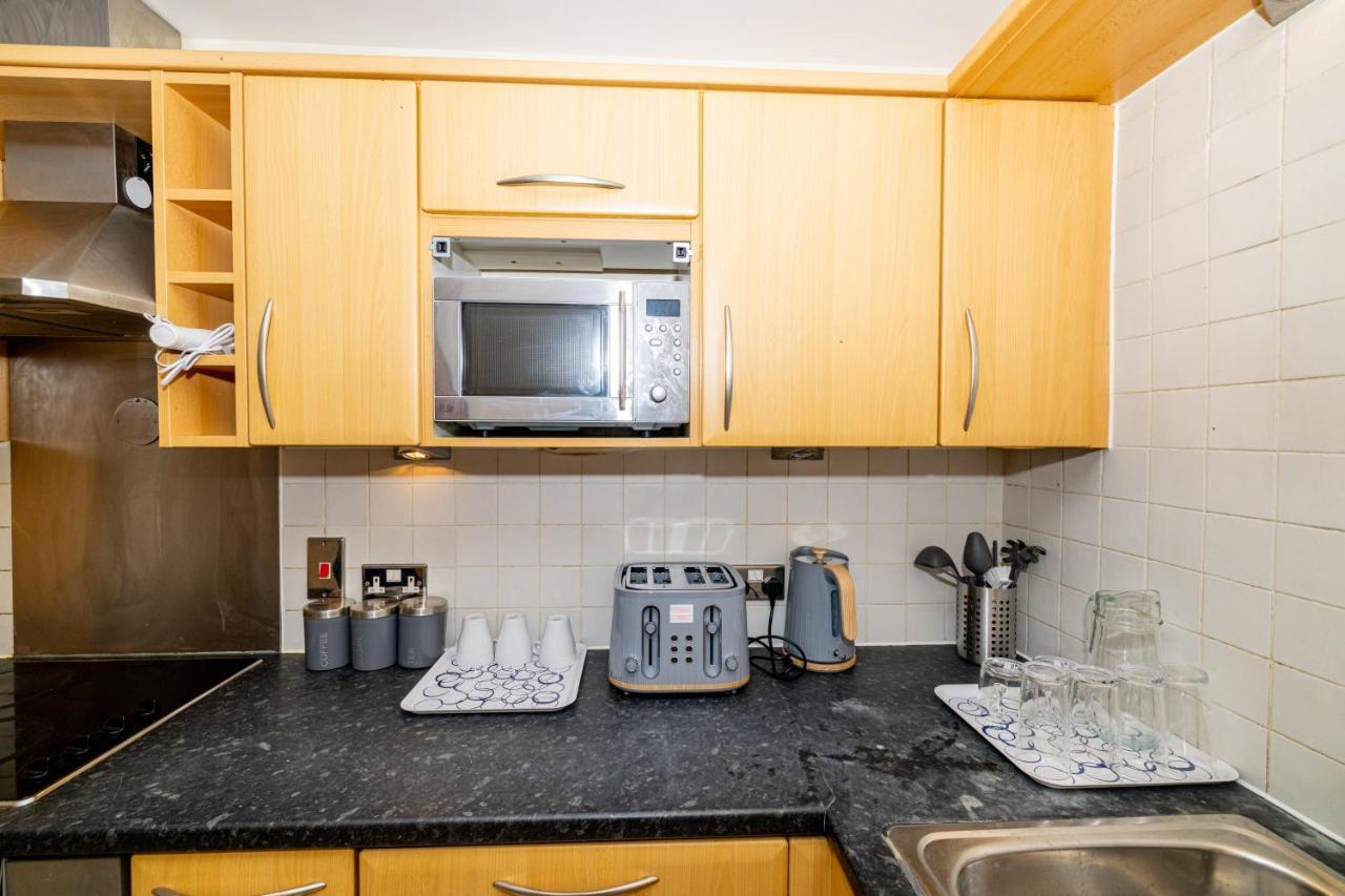 Two Bed Apartment Near Canary Wharf London Exterior foto