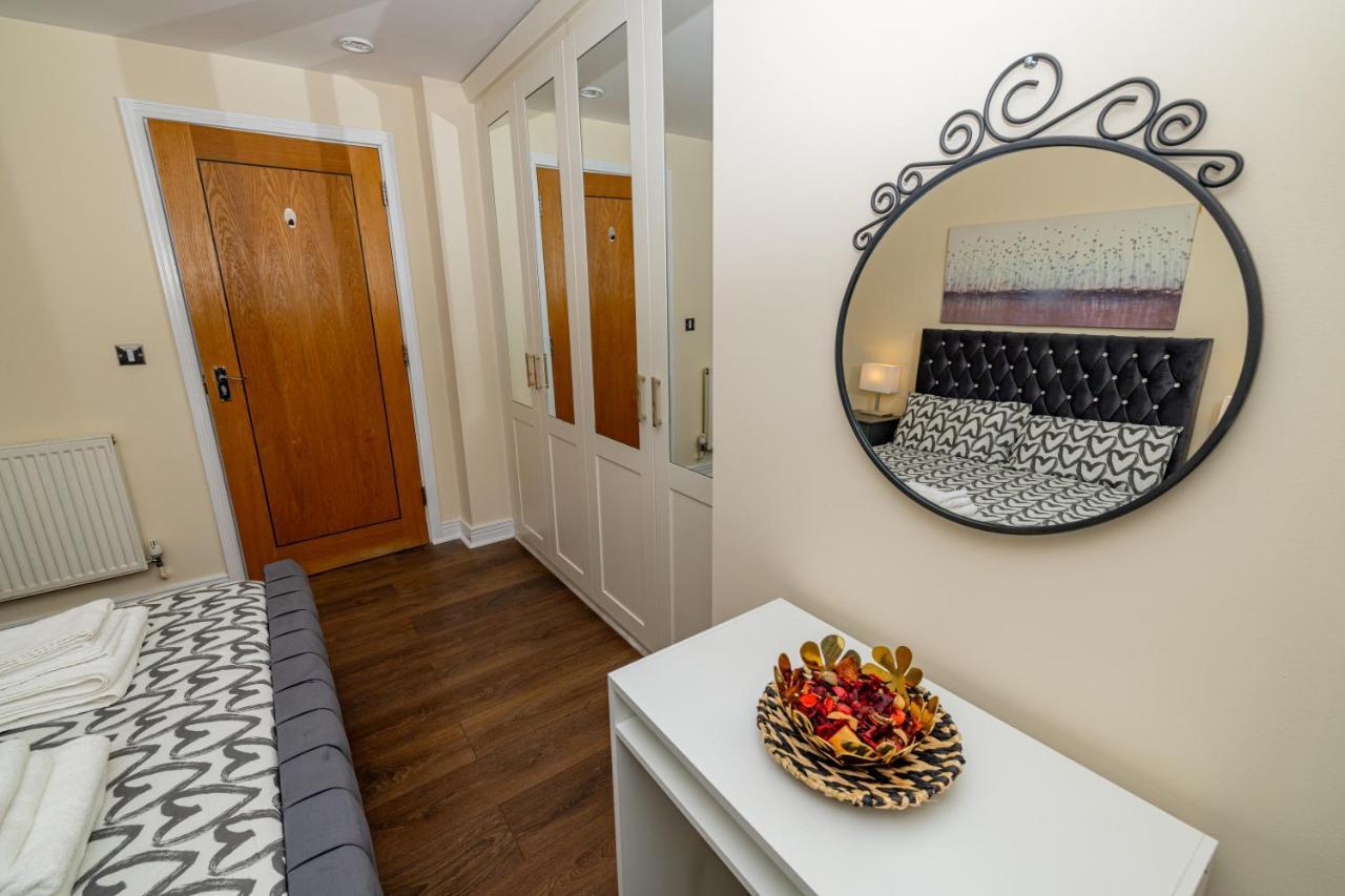 Two Bed Apartment Near Canary Wharf London Exterior foto
